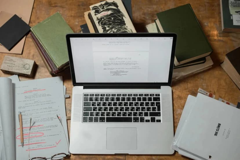 AI-powered or Human Proofreading: Which Has Better Proofreading Accuracy in 2025?